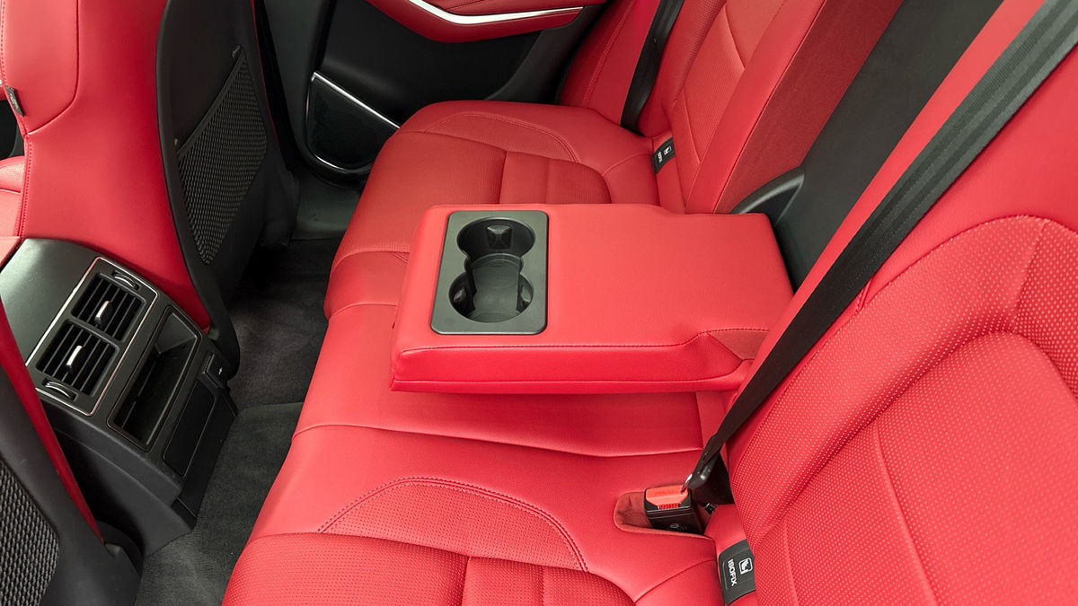 Jaguar F-PACE Image 9