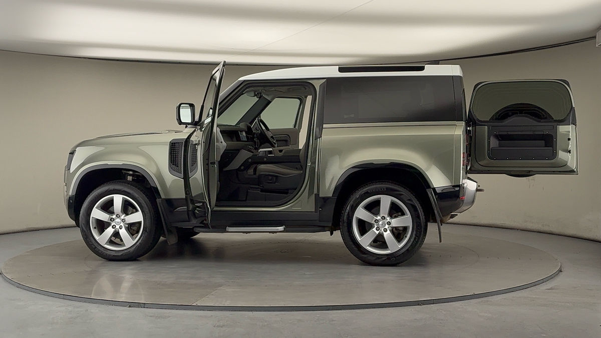 More views of Land Rover Defender 90