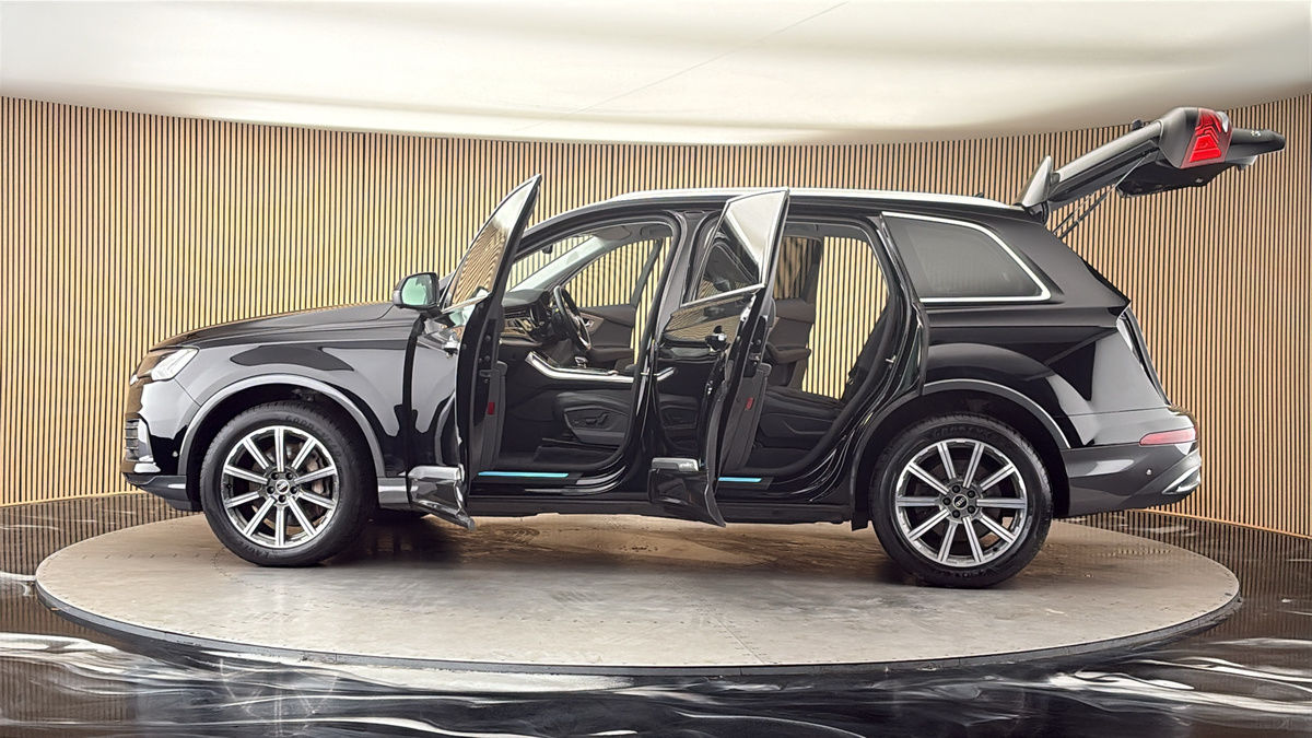 More views of Audi Q7
