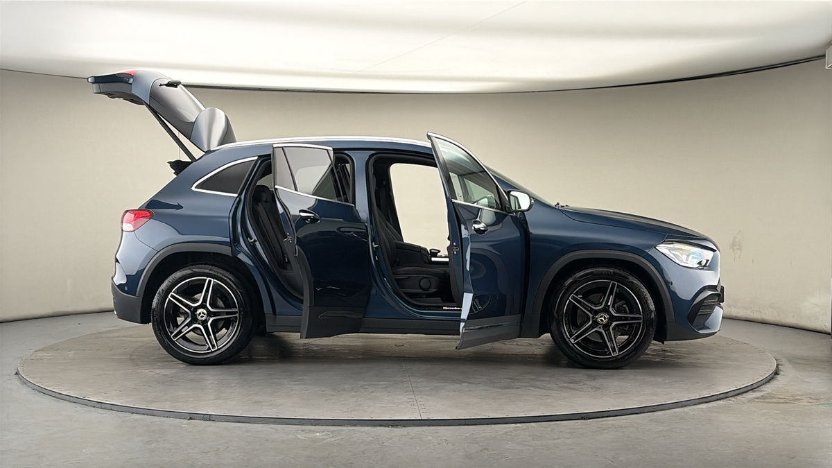 More views of Mercedes-Benz GLA