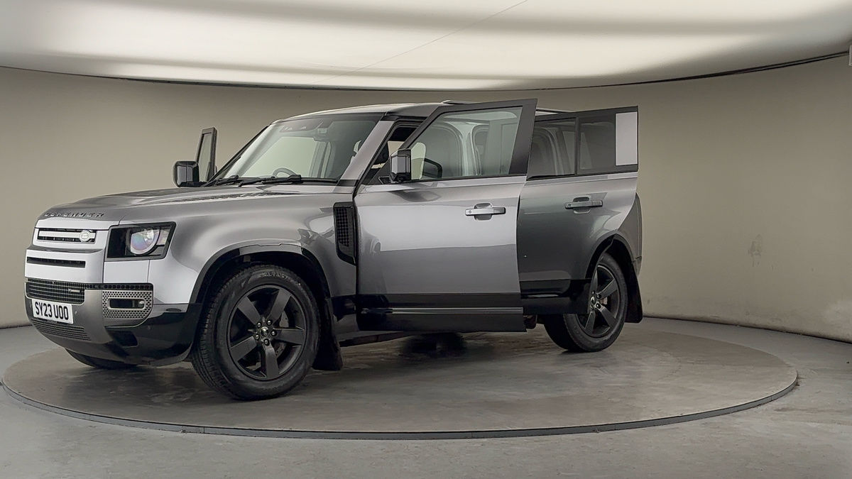 Land Rover Defender 110 Image 22