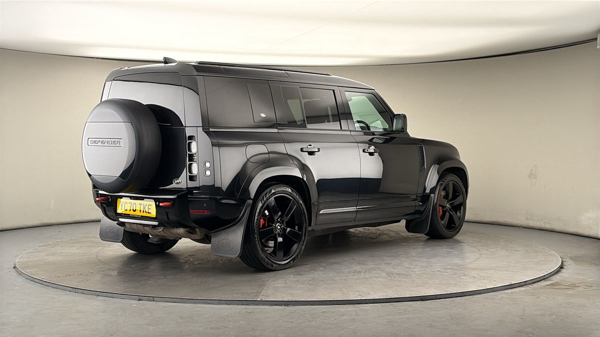 Land Rover Defender 110 Image 21