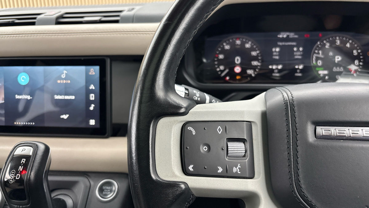 Land Rover Defender 110 Image 13
