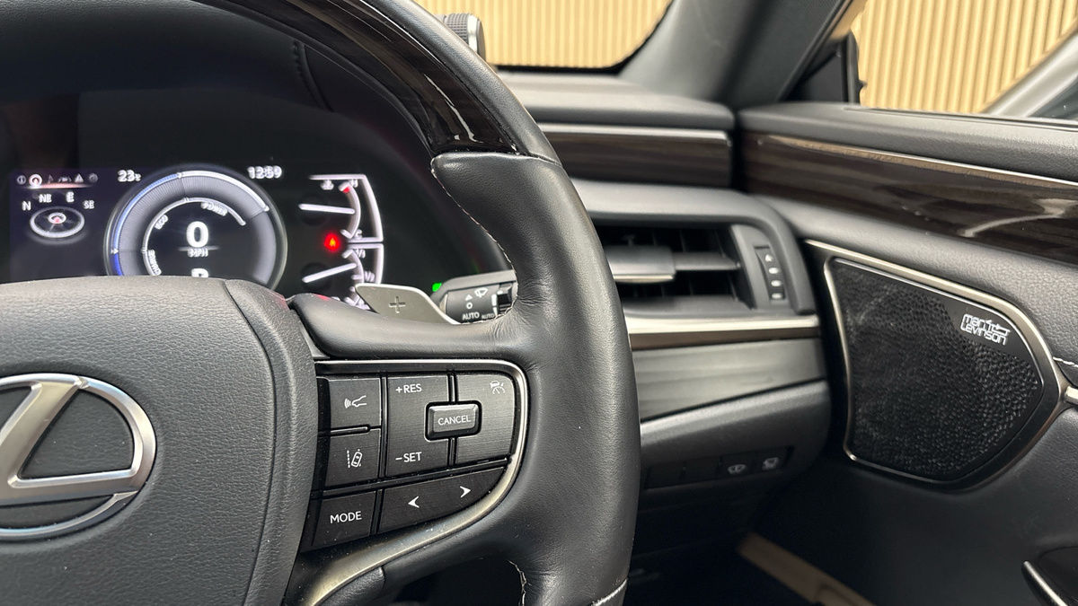 Lexus ES Image 14