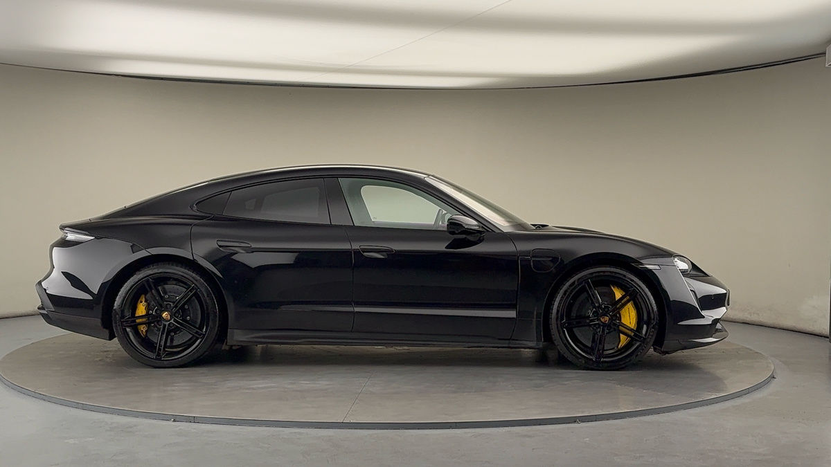 Porsche Taycan Image 22