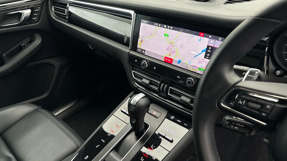 Porsche Macan Image 18