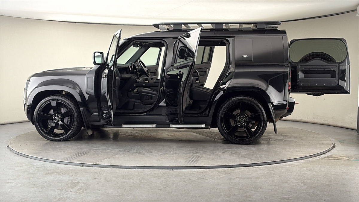 More views of Land Rover Defender 110