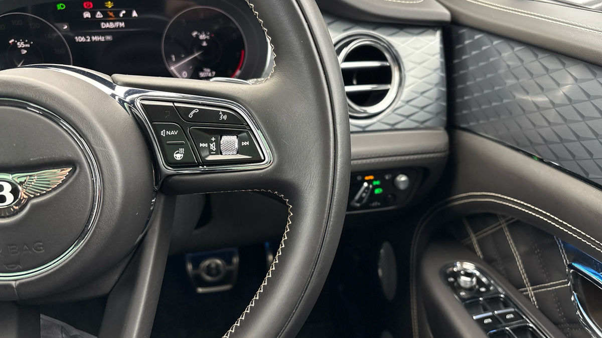 Bentley Bentayga Image 14