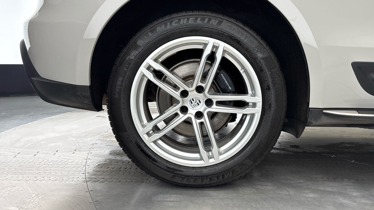 Porsche Macan Image 10