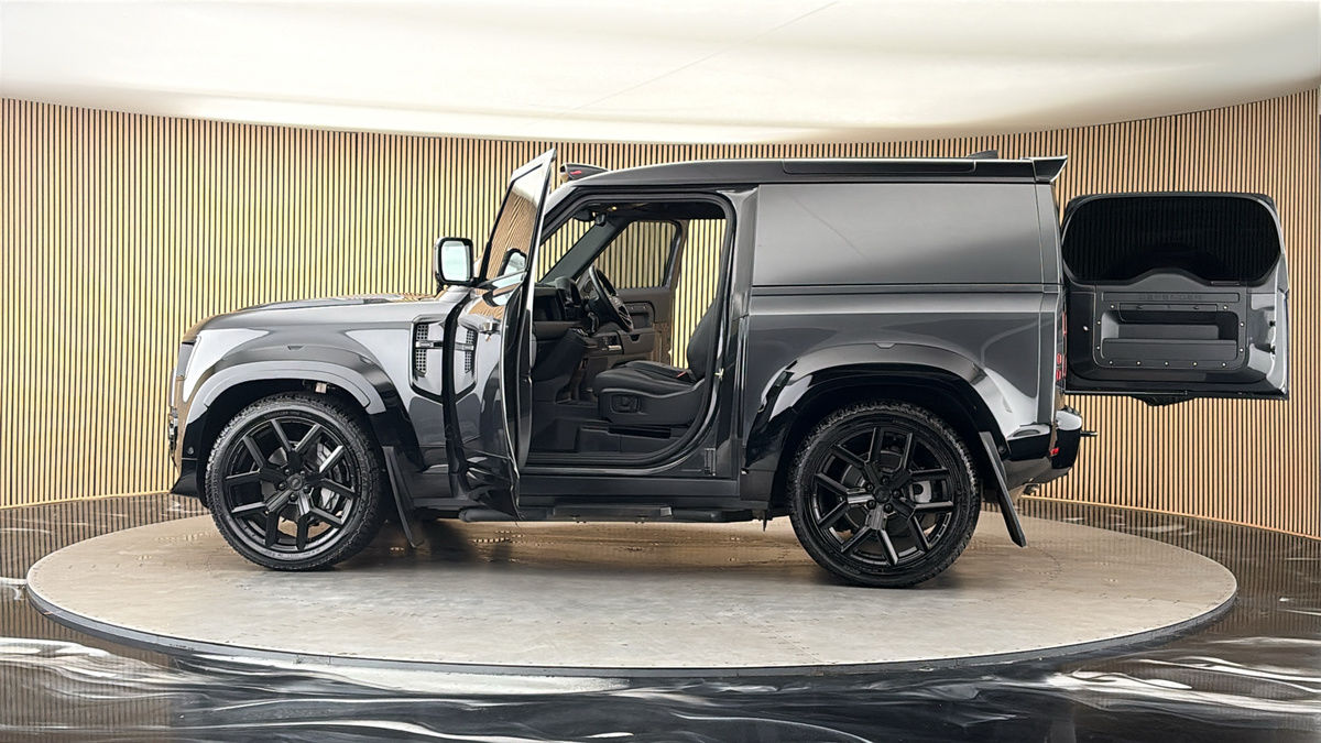More views of Land Rover Defender 90