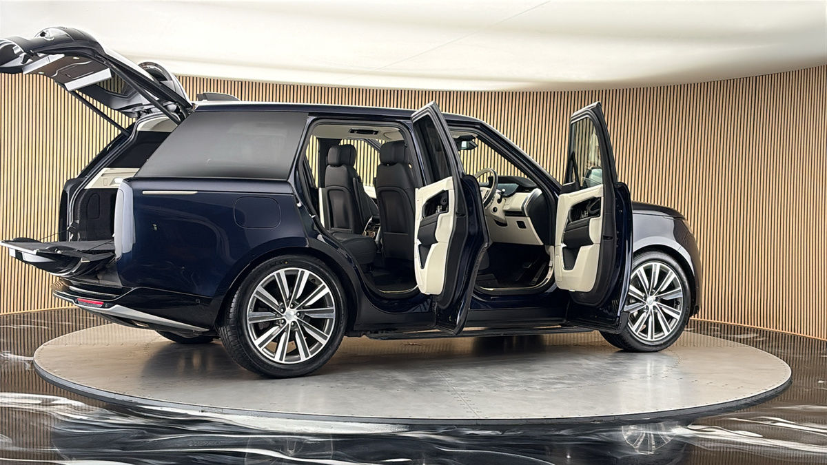 More views of Land Rover Range Rover
