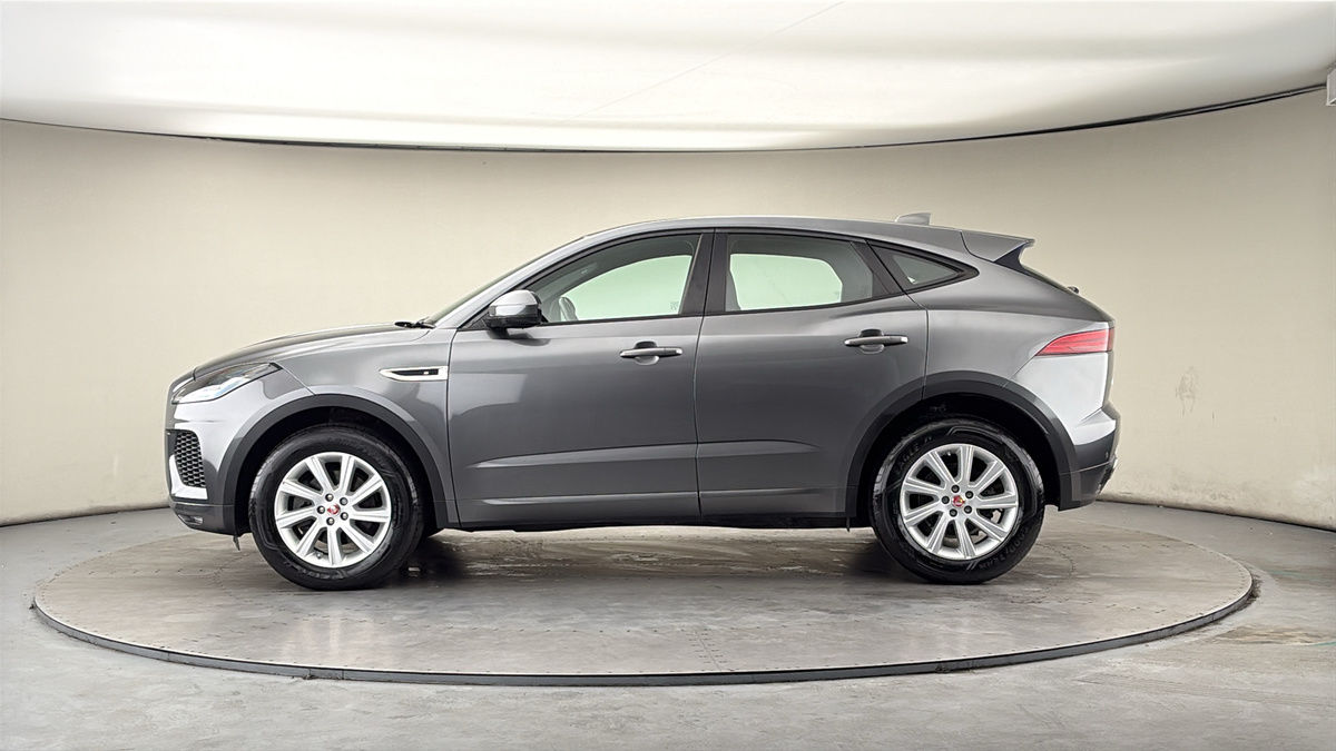 Jaguar E-PACE Image 15