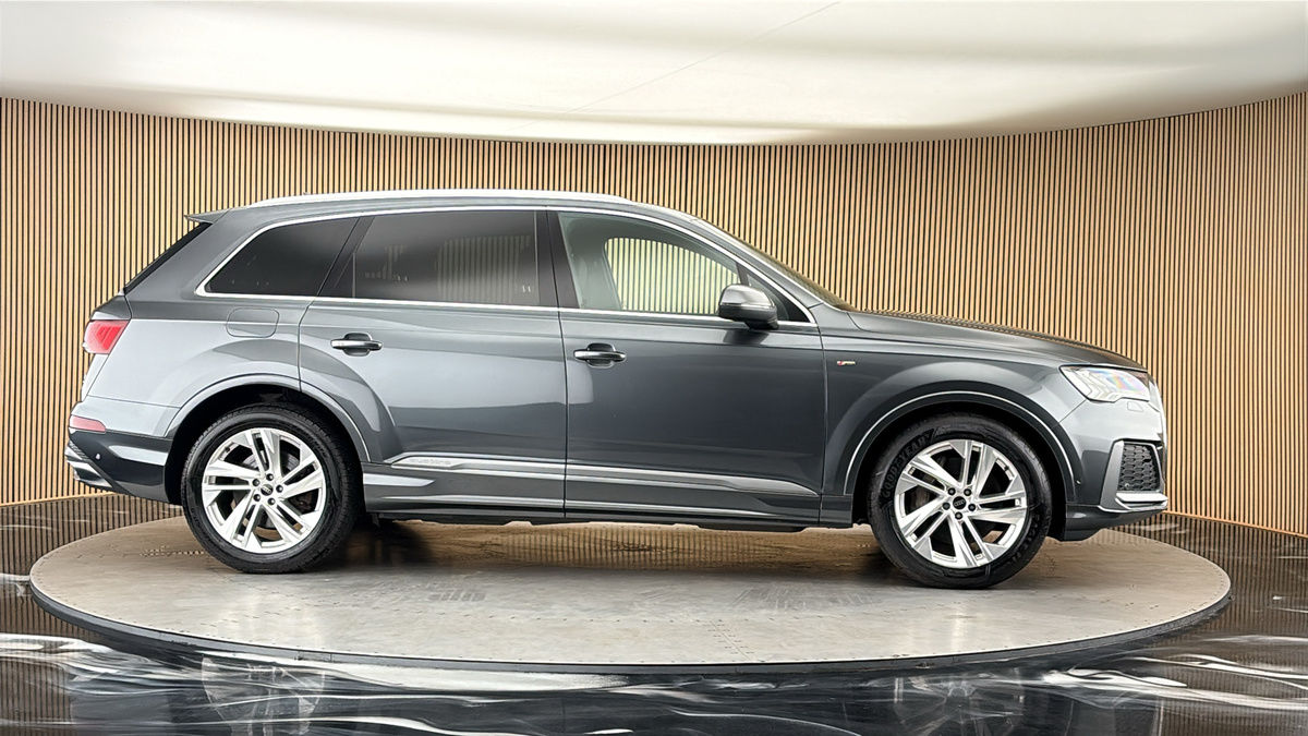 More views of Audi Q7