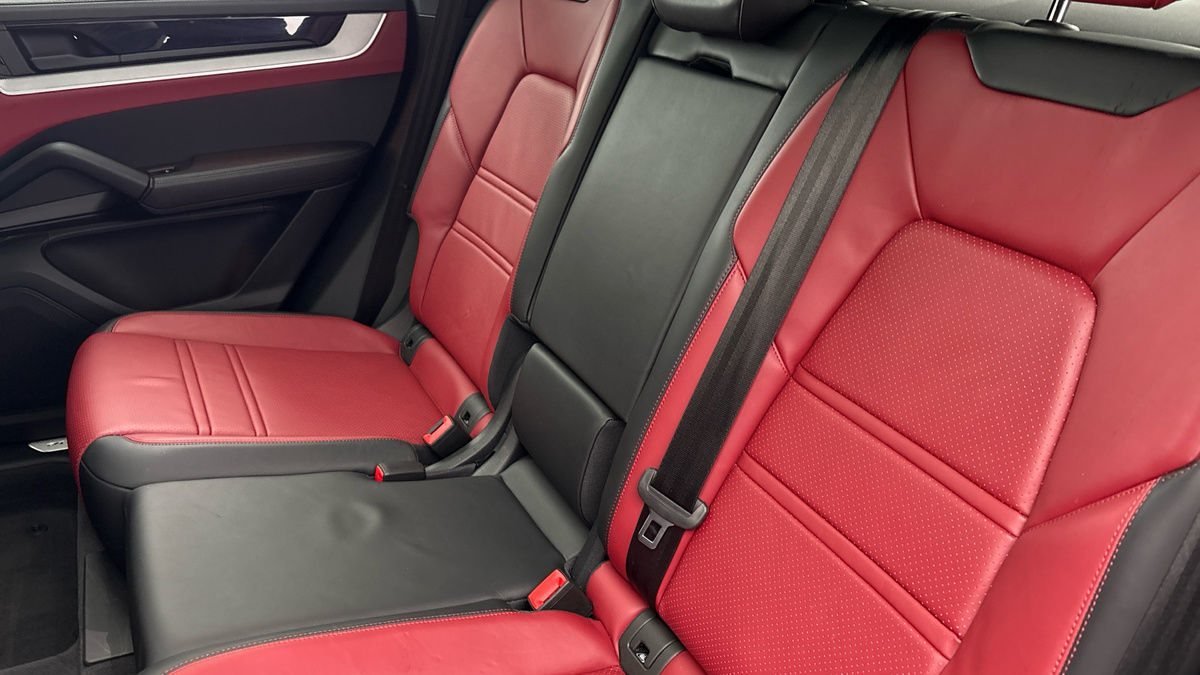 Porsche Cayenne Image 8