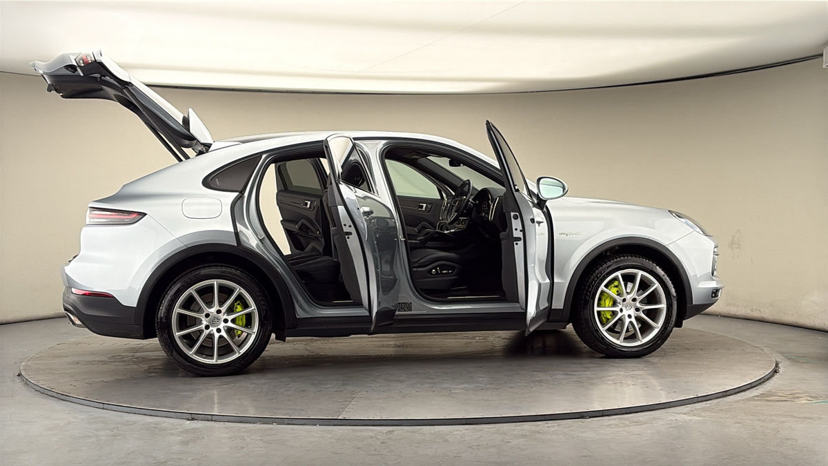 More views of Porsche Cayenne