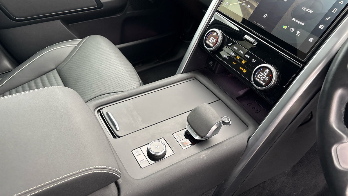 Land Rover Discovery Image 18