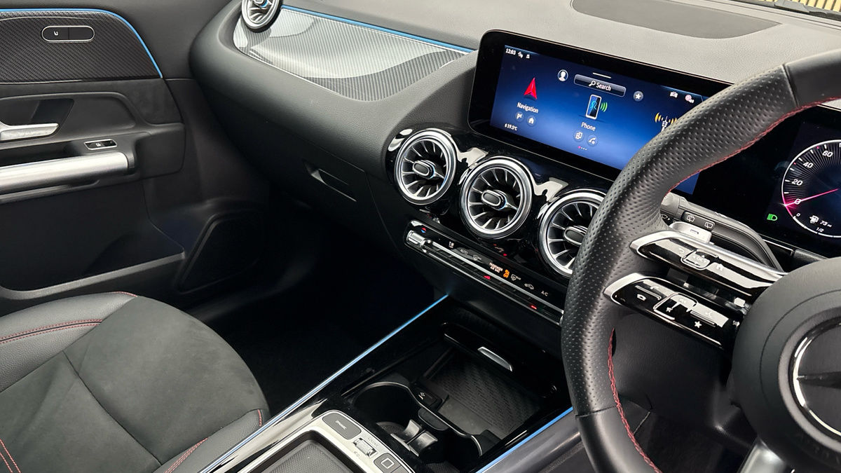 Mercedes-Benz GLA Image 18