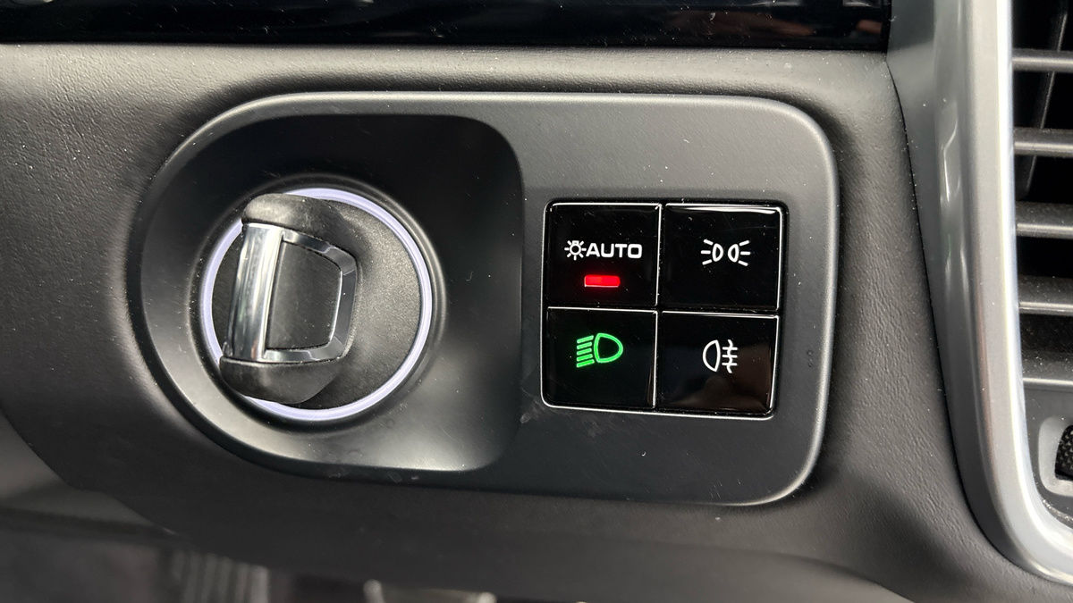 Porsche Cayenne Image 26