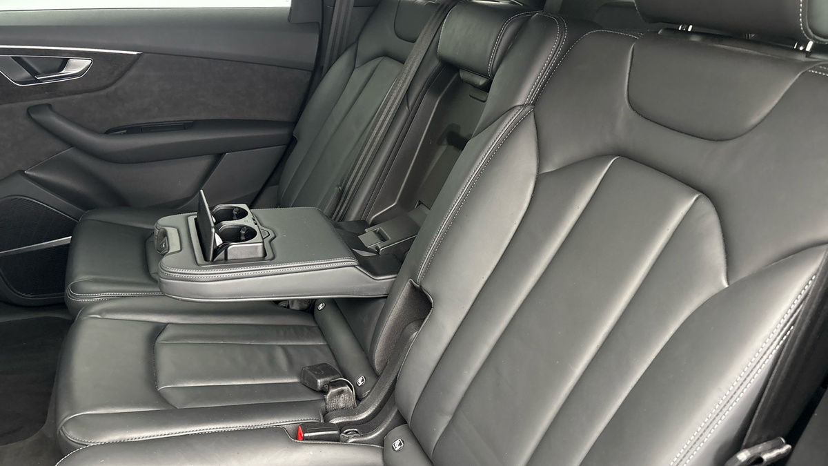 Audi Q7 Image 9