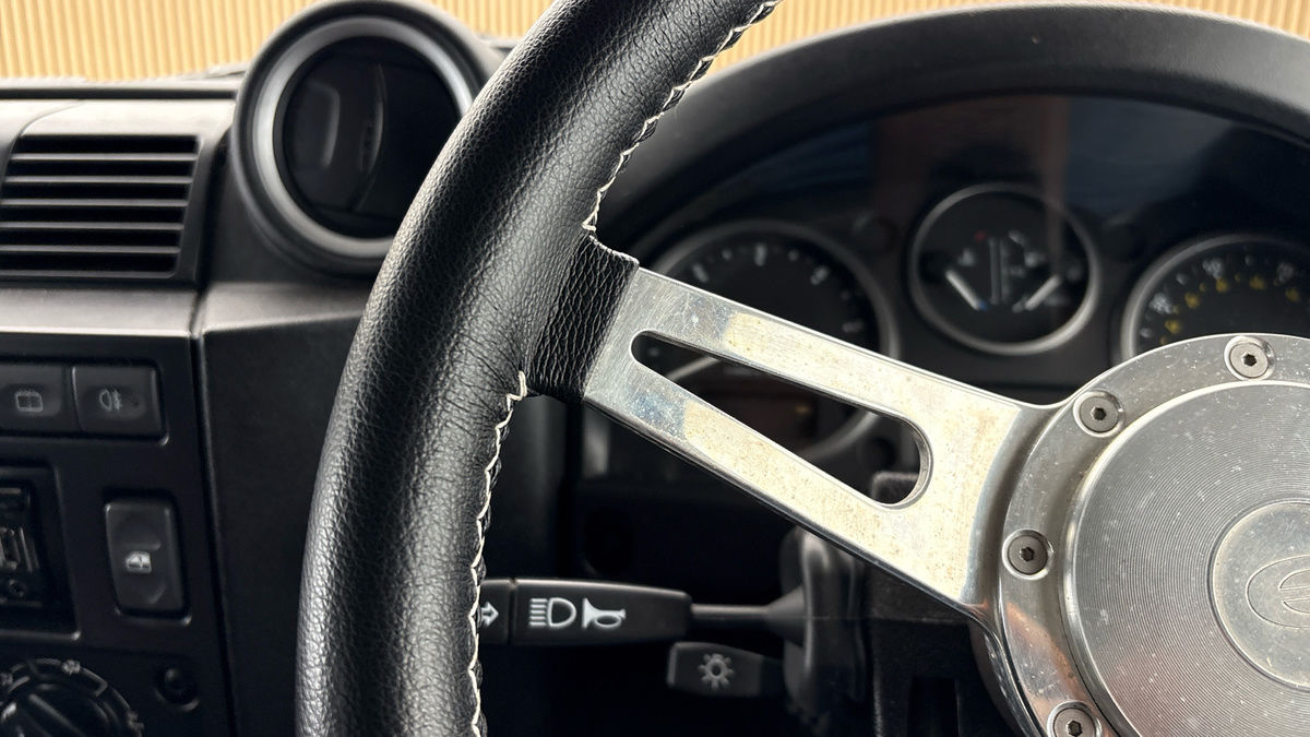 Land Rover Defender 90 Image 13