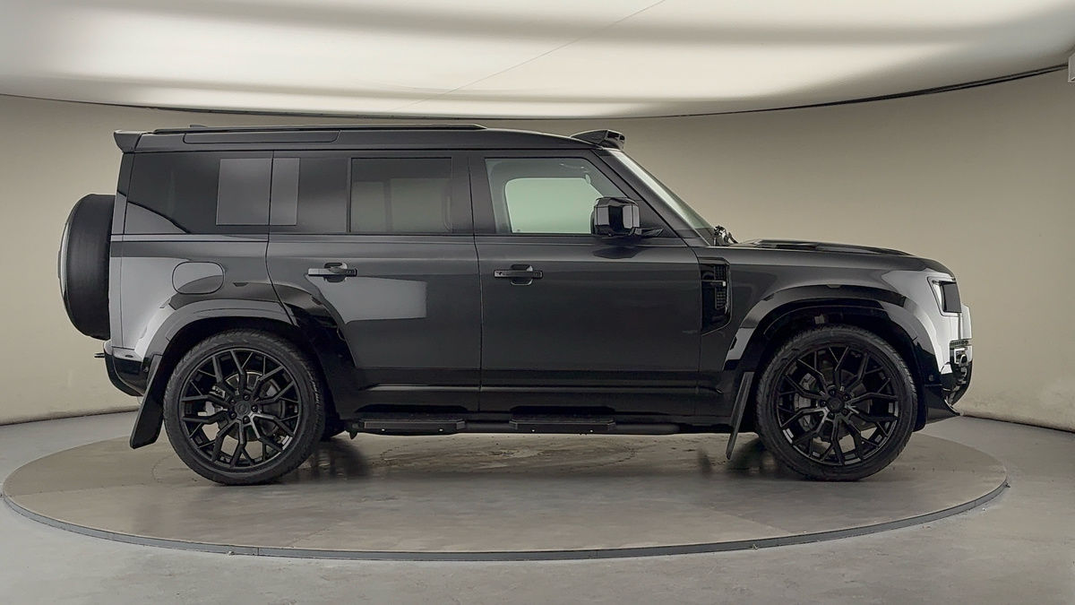 Land Rover Defender 110 Urban Image 16