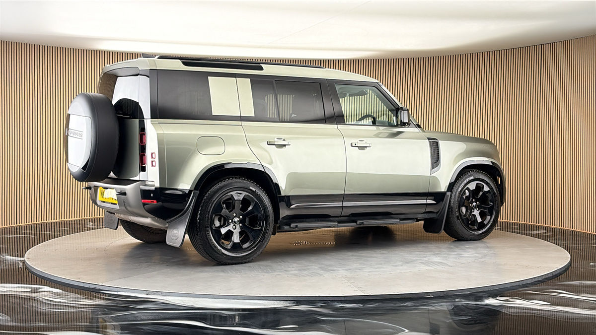 More views of Land Rover Defender 110