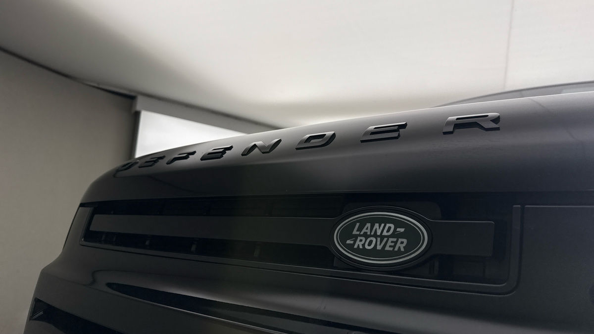 Land Rover Defender 90 Image 24