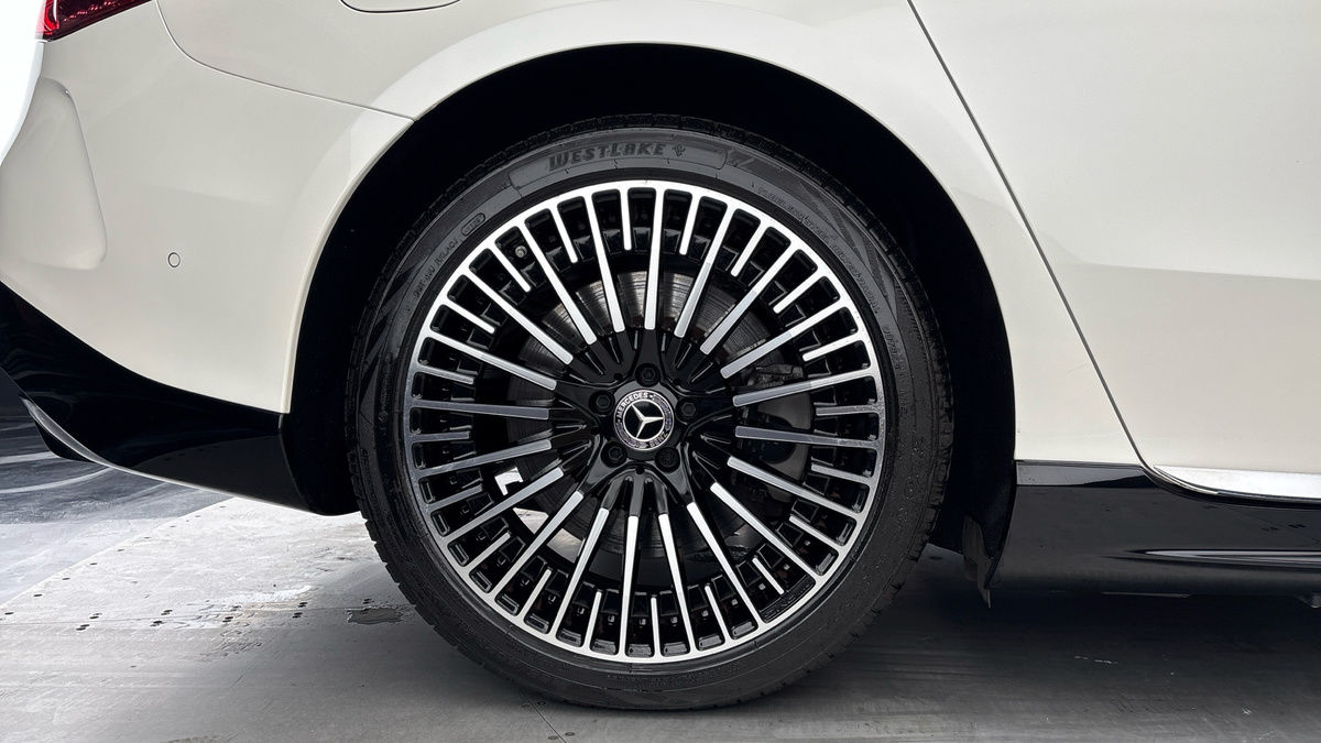 Mercedes-Benz EQS Image 10