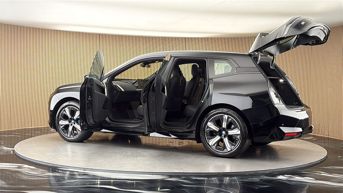 More views of BMW iX