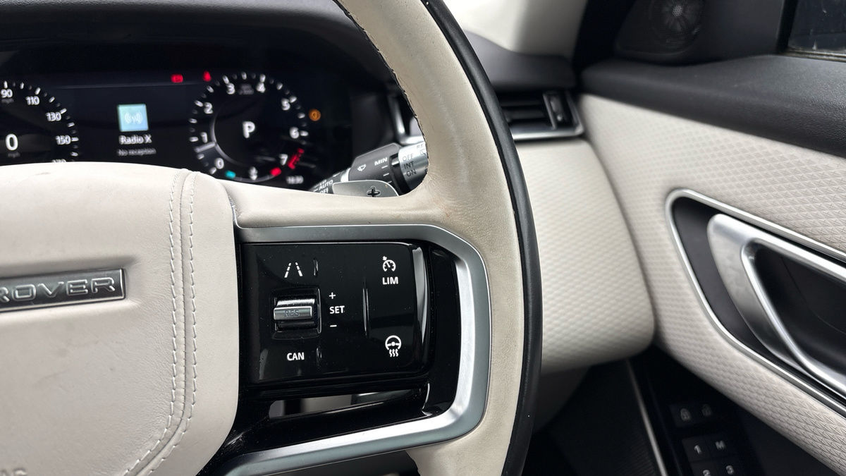 Land Rover Range Rover Velar Image 14