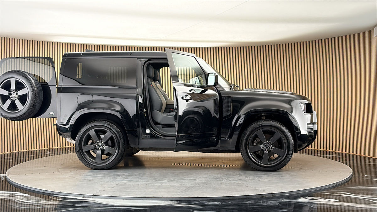 More views of Land Rover Defender 90
