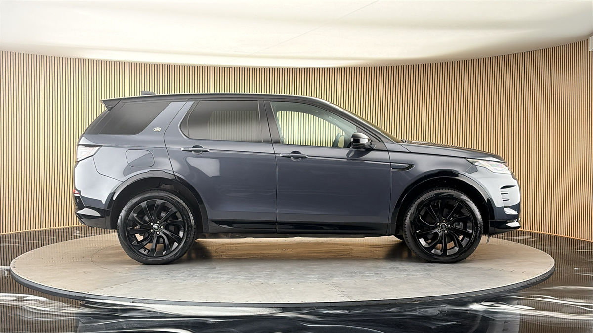 Land Rover Discovery Sport Image 16