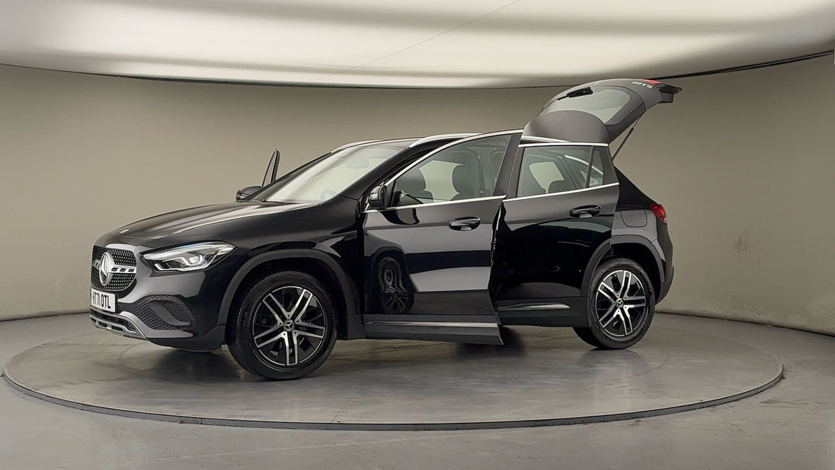 More views of Mercedes-Benz GLA