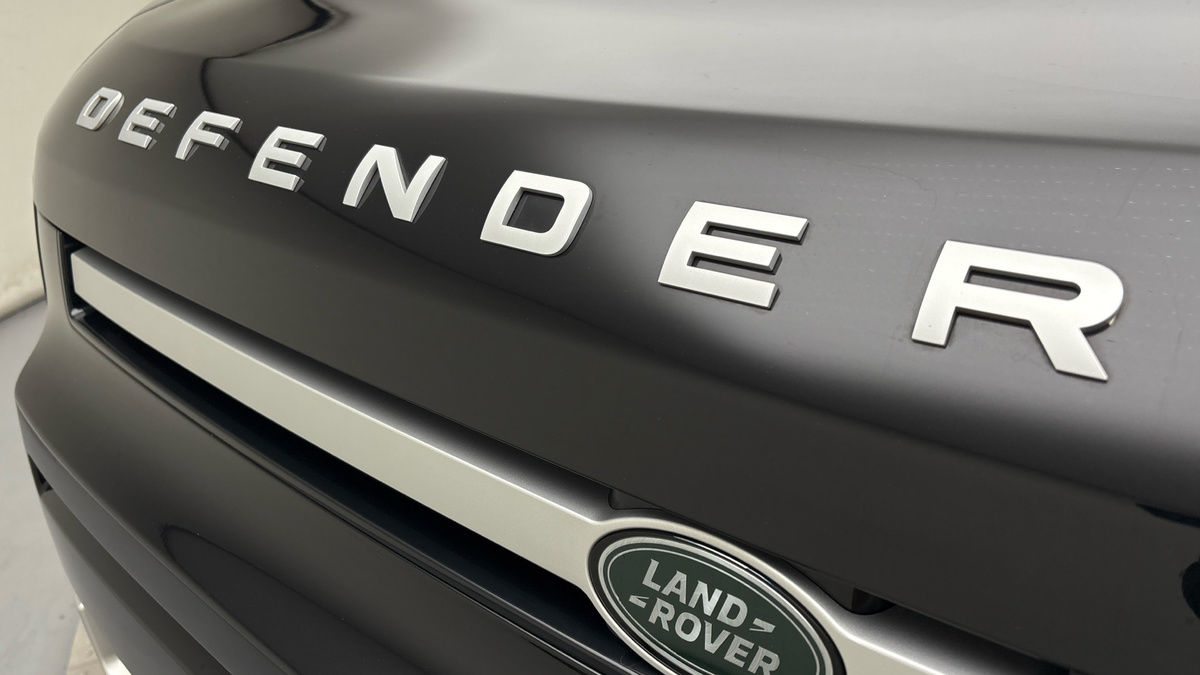 Land Rover Defender 110 Image 24