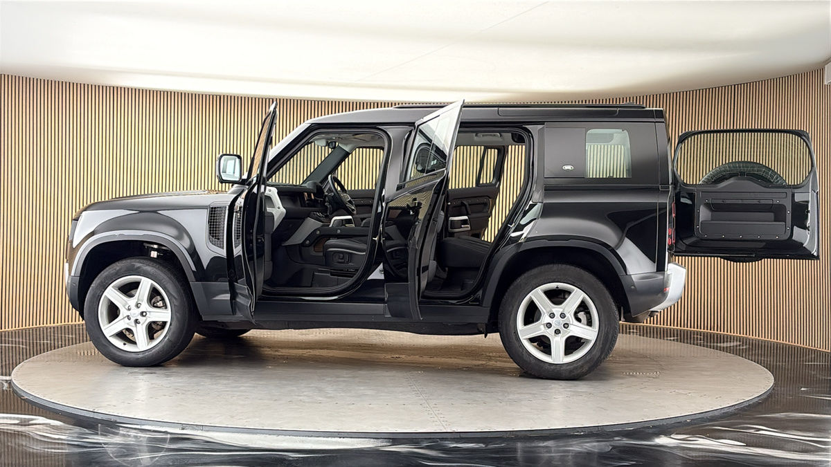 More views of Land Rover Defender 110