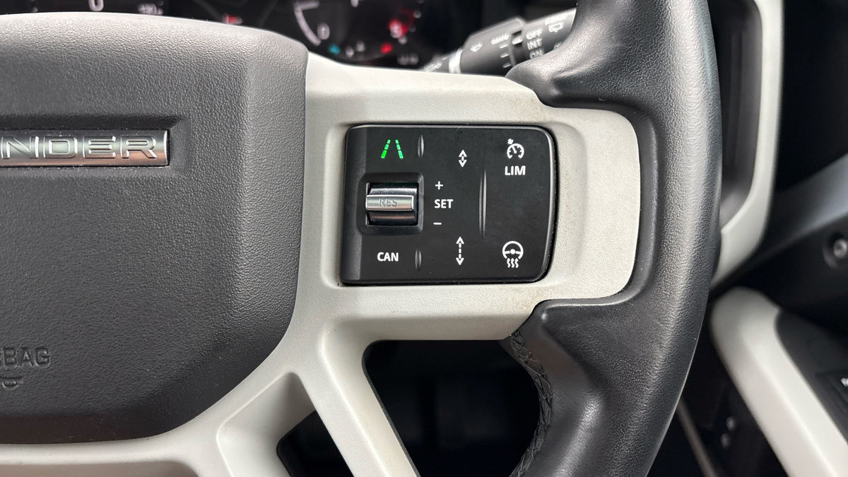 Land Rover Defender 110 Image 14