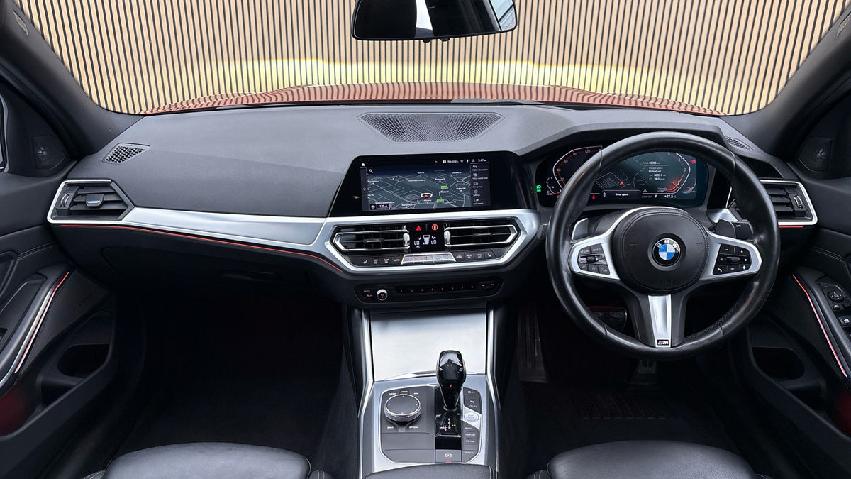 BMW 3 Series Image 12