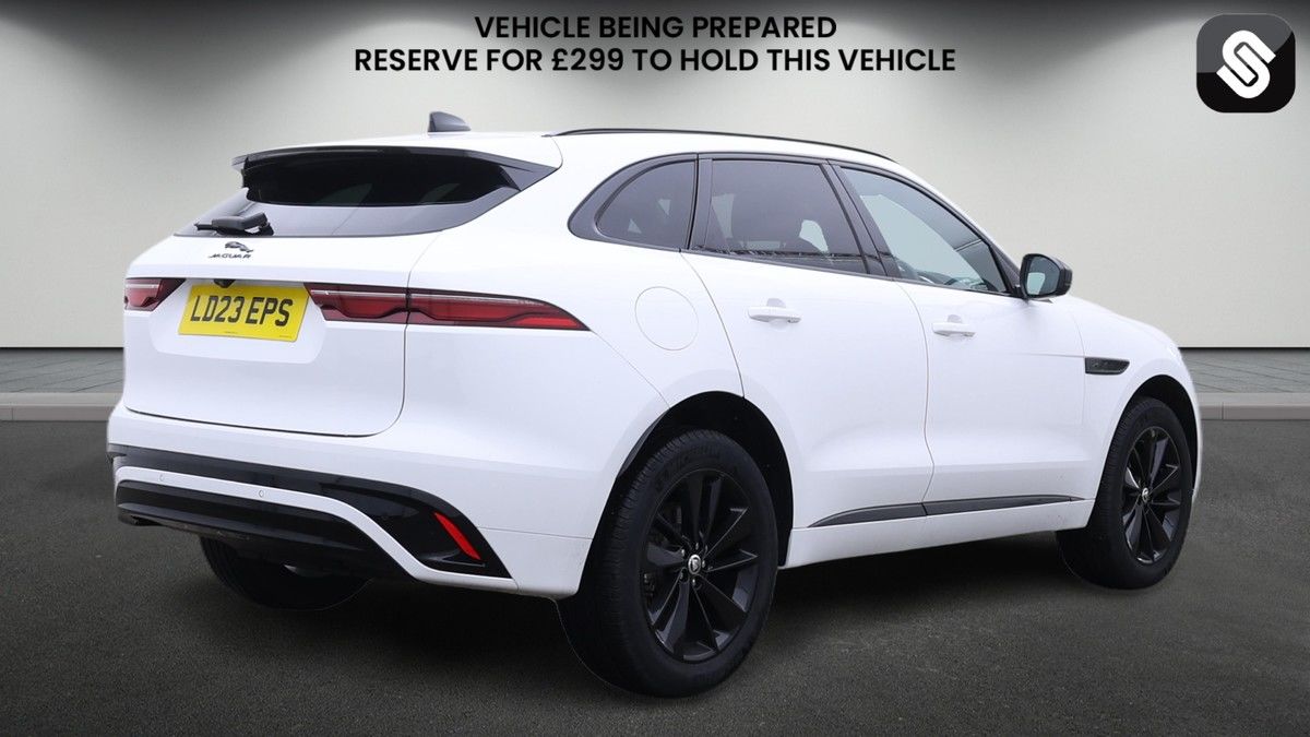 Jaguar F-PACE Image 4