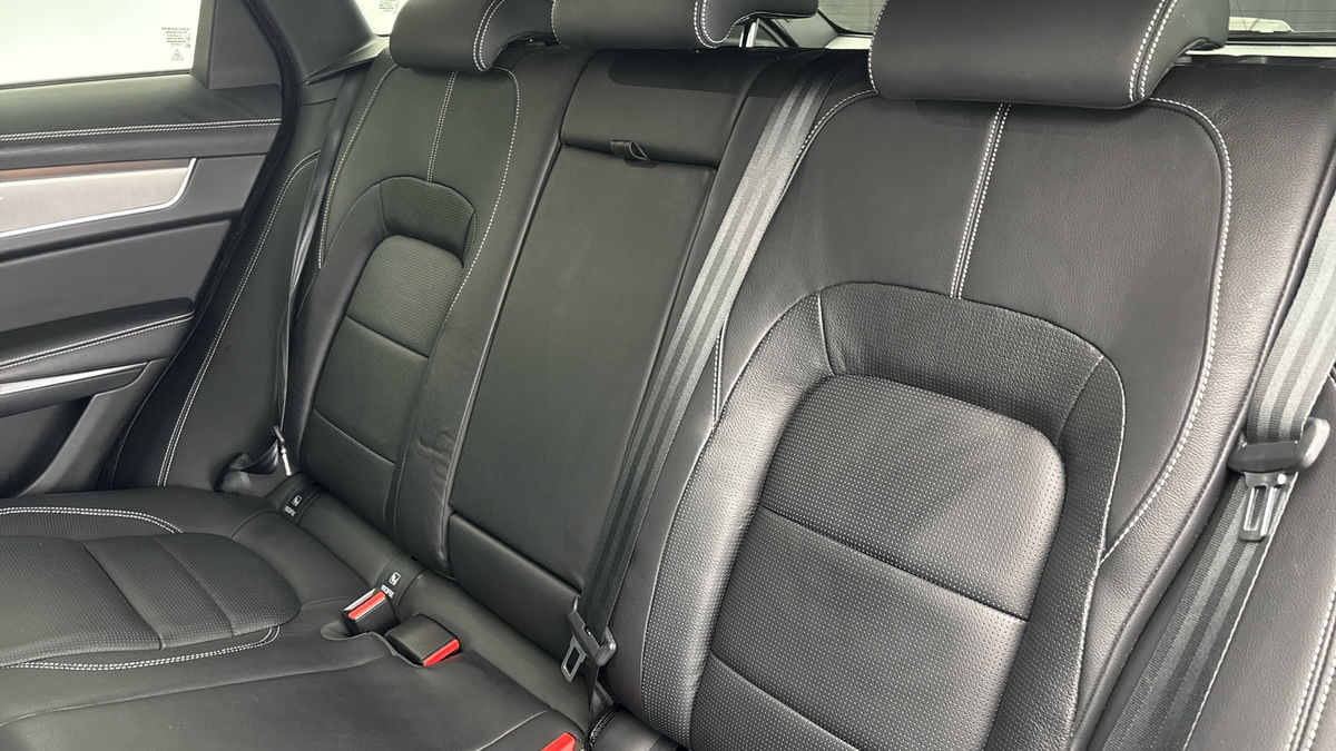 Jaguar F-PACE Image 8