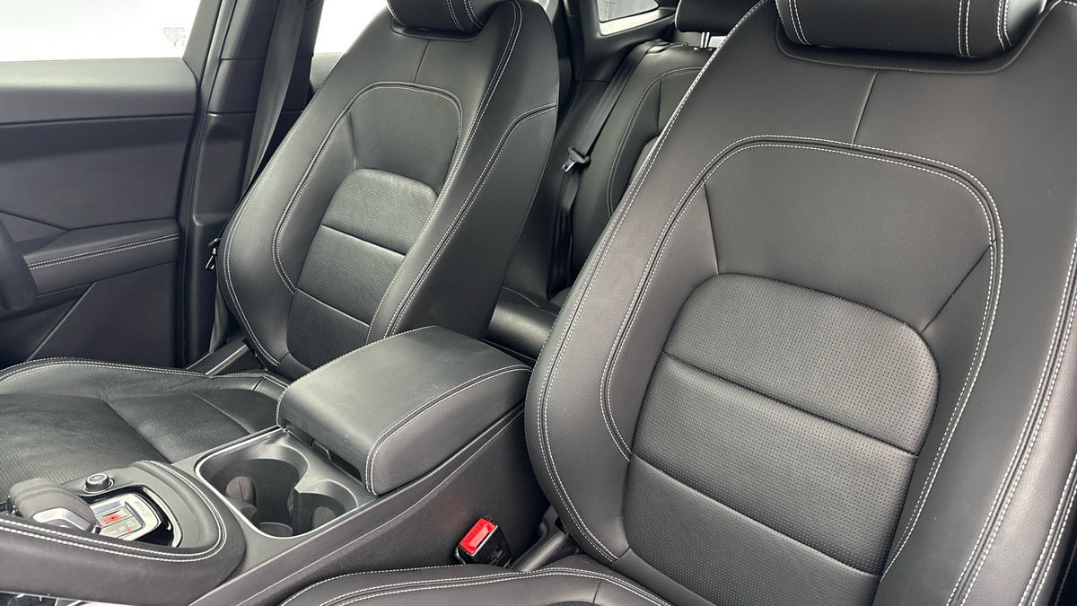 Jaguar E-PACE Image 7