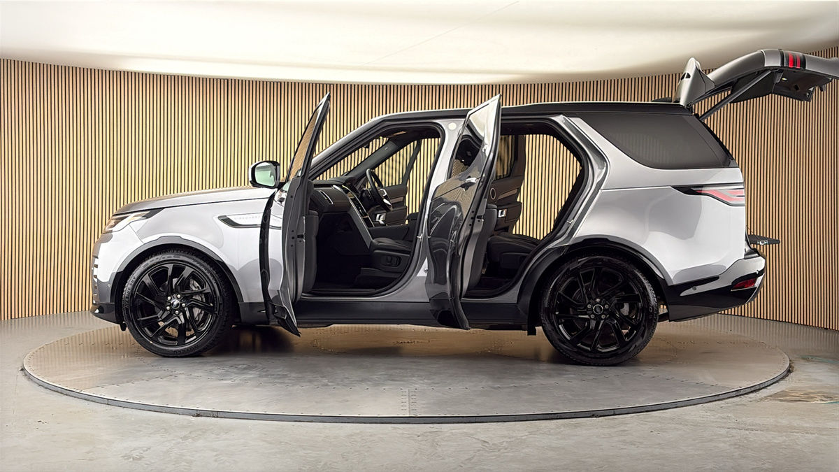 More views of Land Rover Discovery