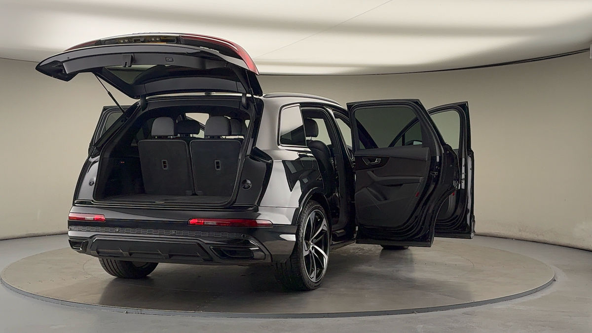 More views of Audi Q7