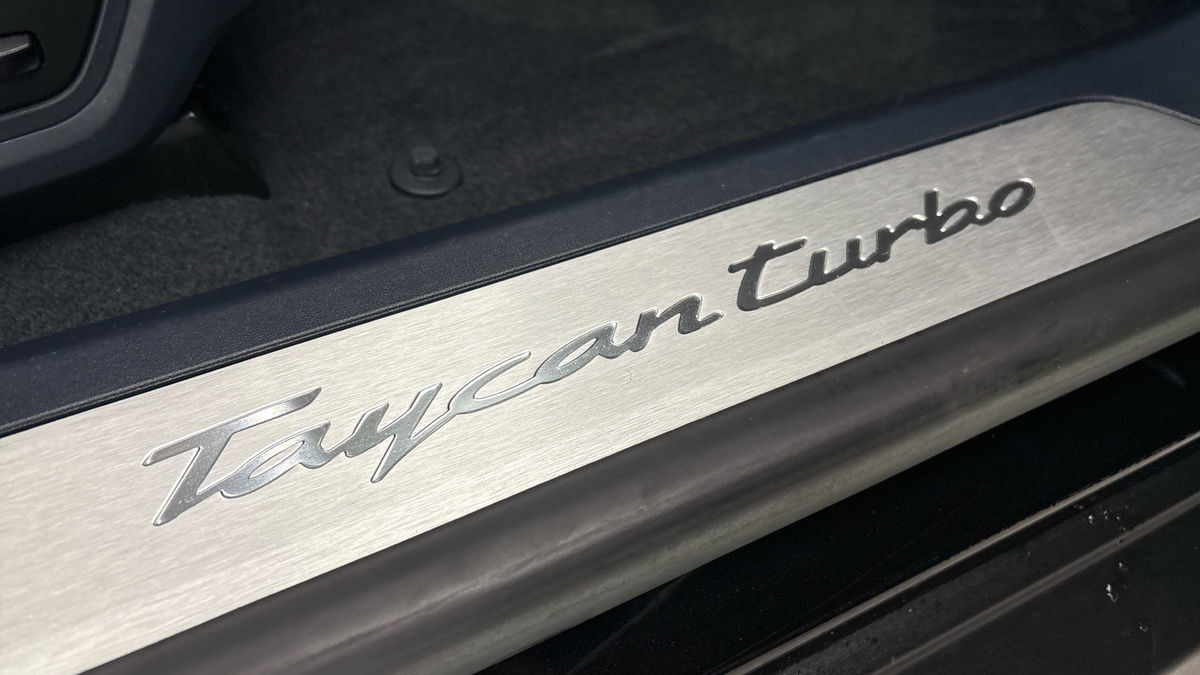 Porsche Taycan Image 25