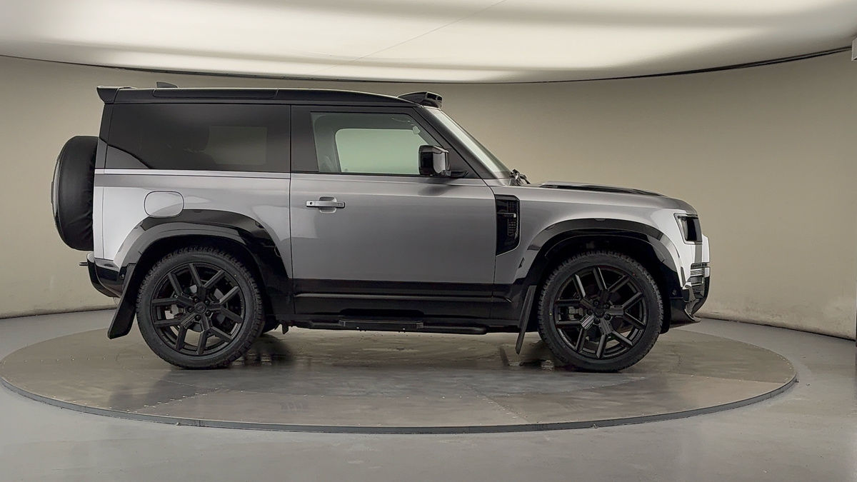 Land Rover Defender 90 Urban Image 16
