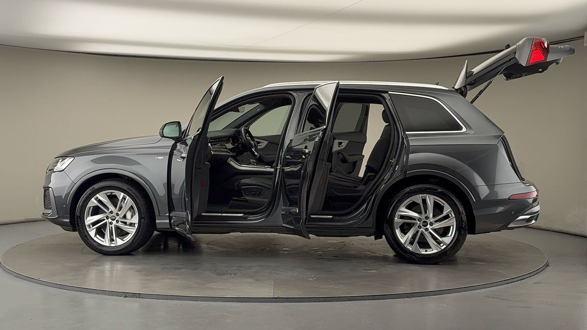 More views of Audi Q7