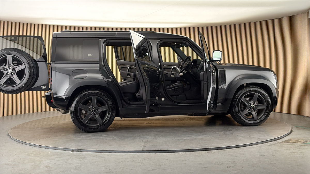 More views of Land Rover Defender 110