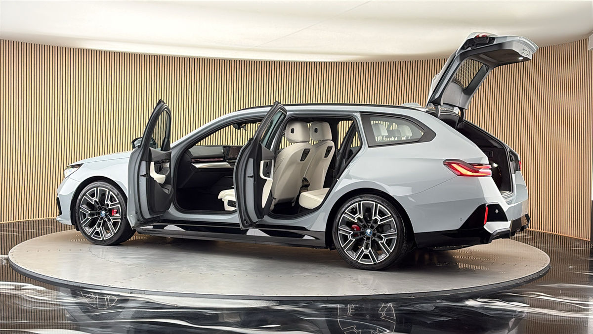 More views of BMW i5