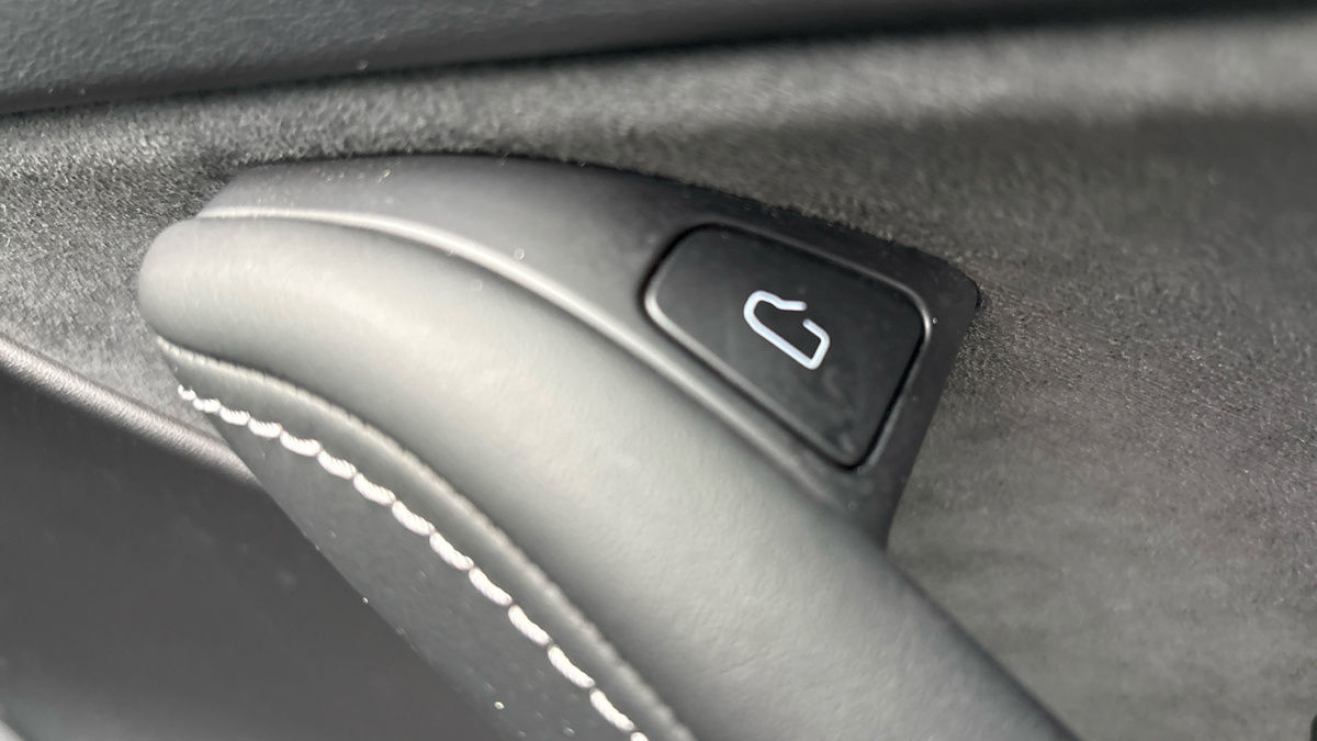 Tesla Model Y Image 27
