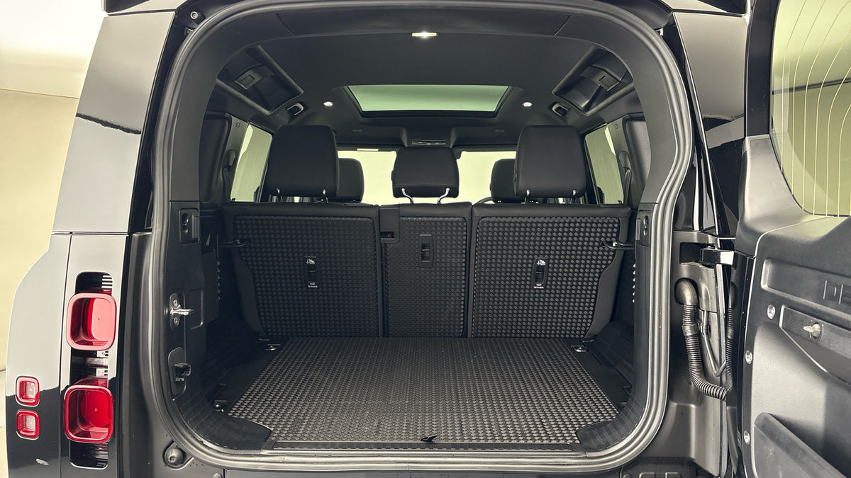 Land Rover Defender 110 Urban Image 11