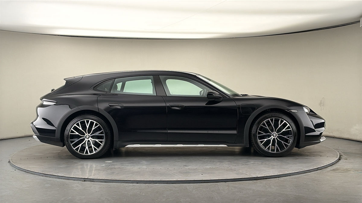 Porsche Taycan Image 17